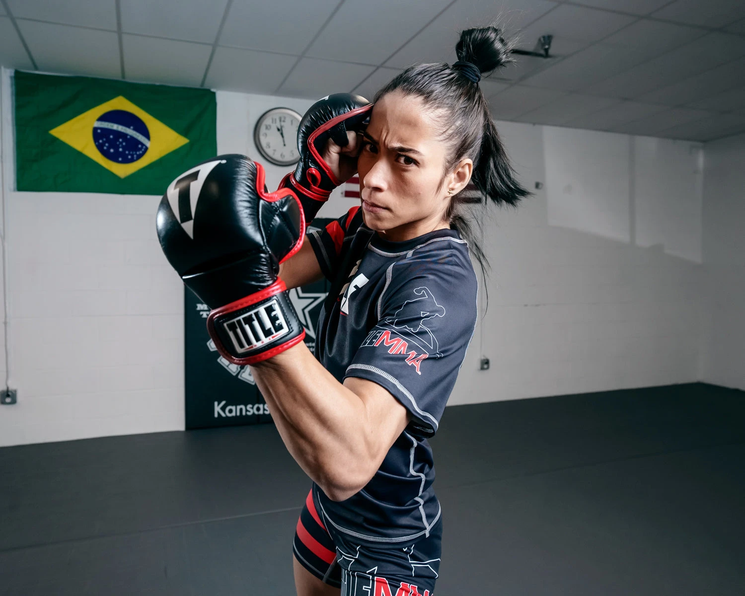 TITLE MMA Perform Safe Spar Glove 2.0 9 TITLE MMA Perform Safe Spar Glove 2.0 - Image 7