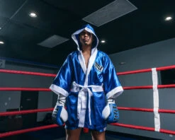TITLE Boxing Pro Fingertip Robe 2.0 34 TITLE Boxing Pro Fingertip Robe 2.0 -boxing supplies store TSRF2BLWH 1